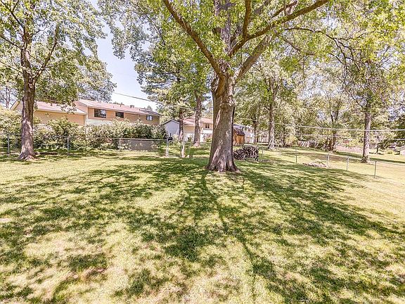 4th image of 1912 E Jerome Dr