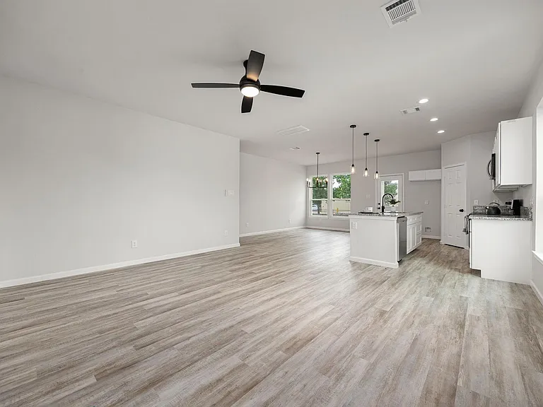 8 Donna Ct #B — Photo 6