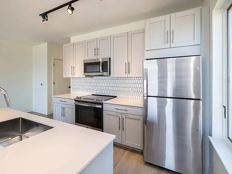 Lakehouse Luxury Apartments — Photo 2