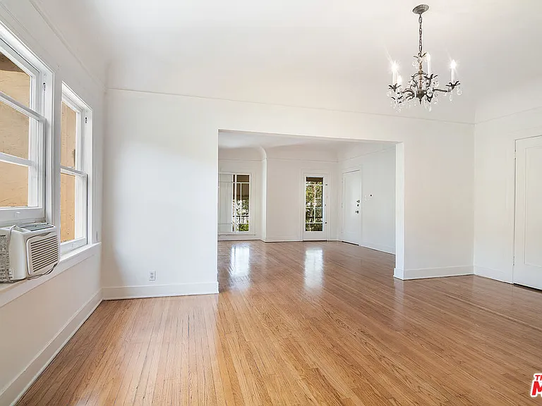 170 1/2 S Sycamore Ave — Photo 18