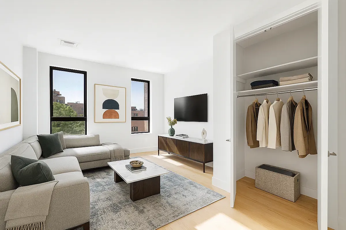 220 Franklin Street — Photo 4