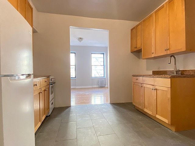 1st image of 236 E 13th St APT 20