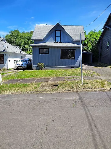 365 SE Pitzer St Photo 1