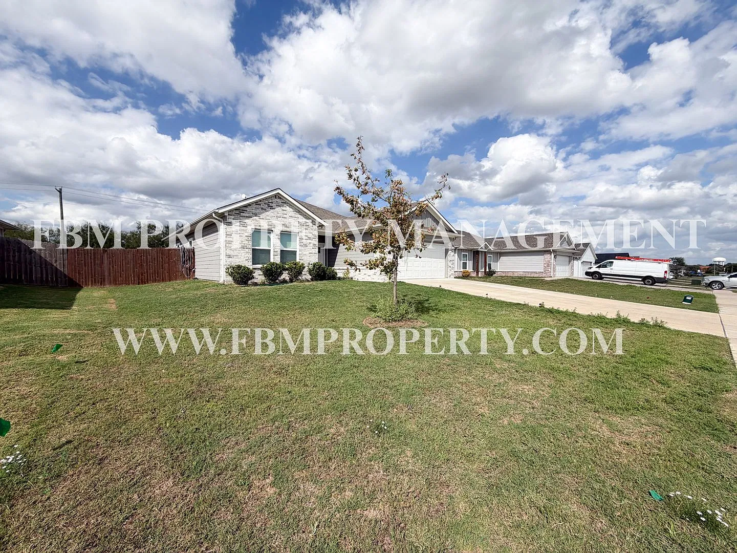 3708 Skylane Ave - Cozy 3 Bedroom, 2 Bathroom Home in Corsicana, TX! — Photo 2