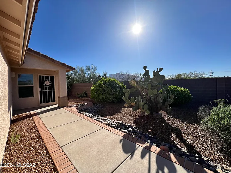 8820 N Mesquite Bluffs Pl — Photo 3