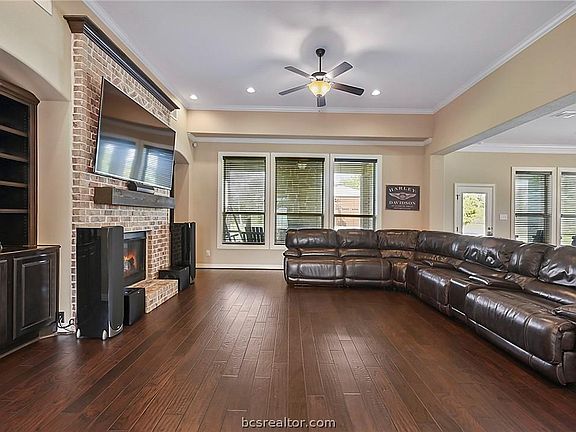 3rd image of 5200 Vintage Oaks Ct