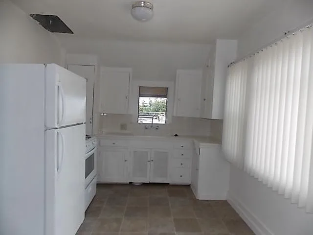 2821 Lincoln Ave — Photo 2
