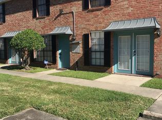 7042 Perkins Place Ct, Baton Rouge, LA 70808