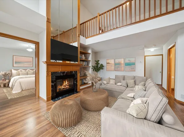 1802 Hunter Hill Rd, Hudson, WI 54016
