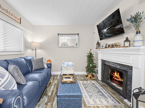 4th image of 685 River Rd #407