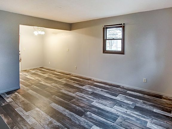 3rd image of 4-6 Chipman Ave