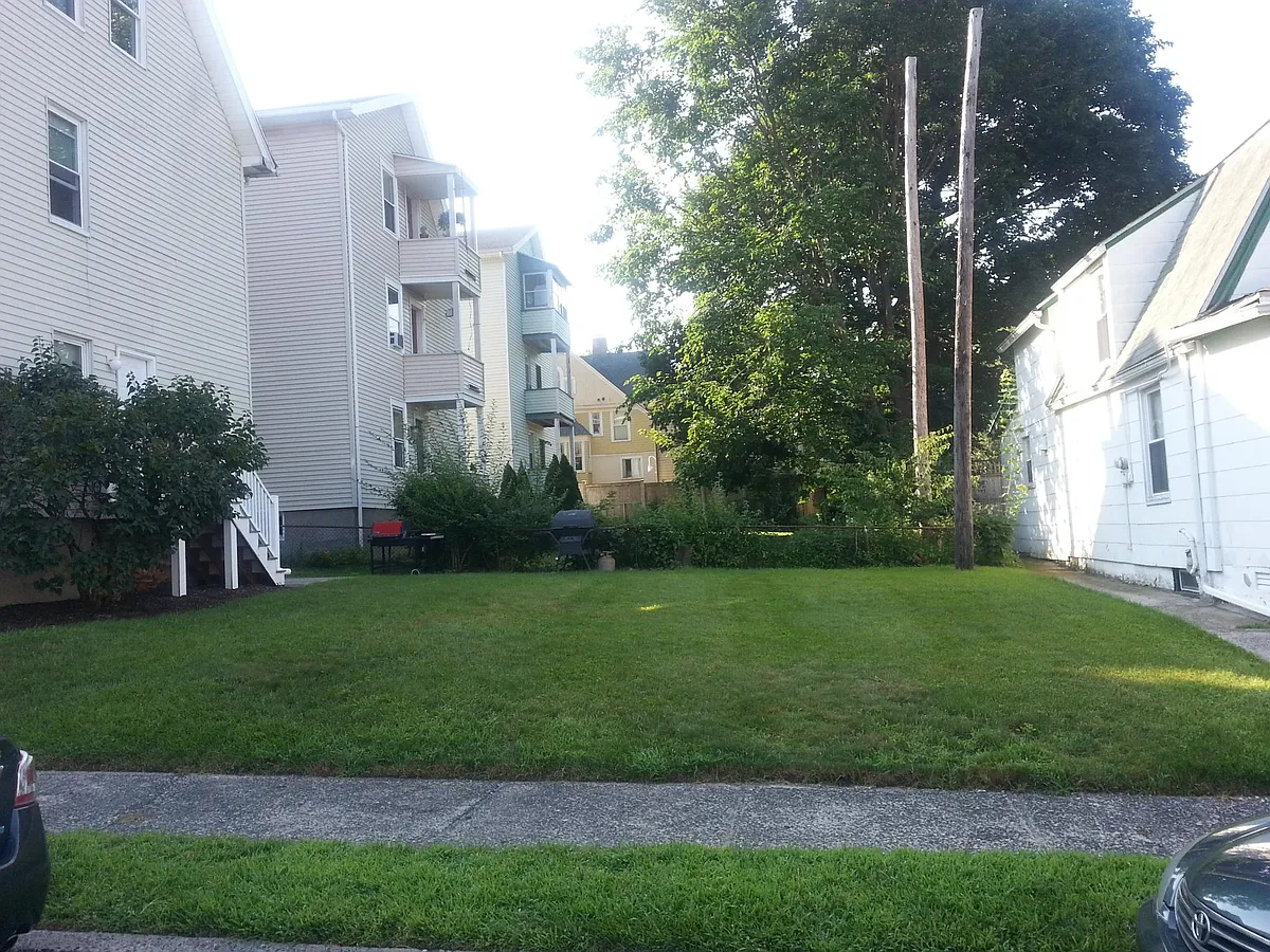Building Photo - 55 Jetland St #3