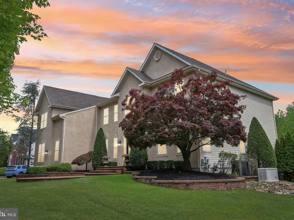 13 Lenape Ct, Mount Laurel, NJ 08054
