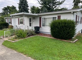 1050 Kingview Rd, Scottdale, PA 15683