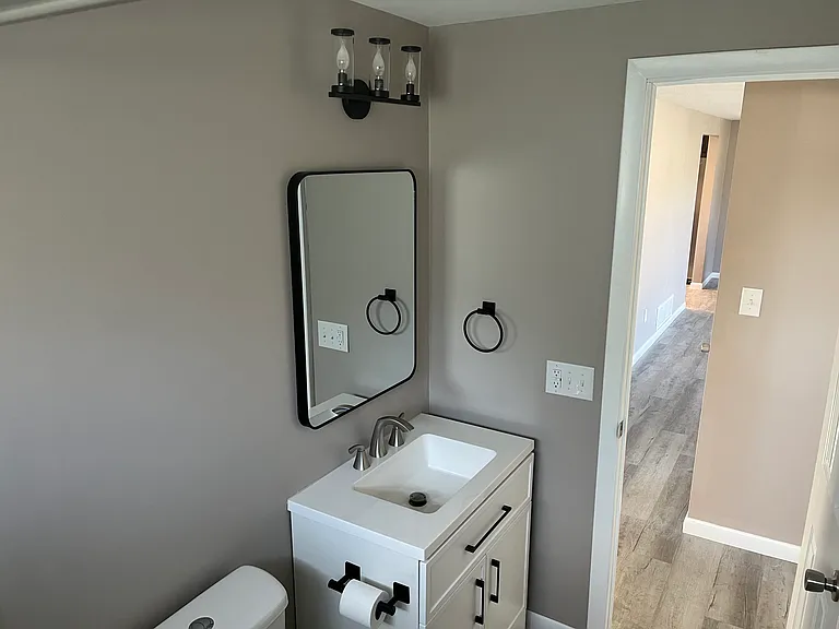 868 Mansfield St — Photo 13