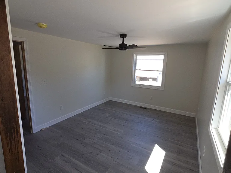 132 W Stafford Rd — Photo 9