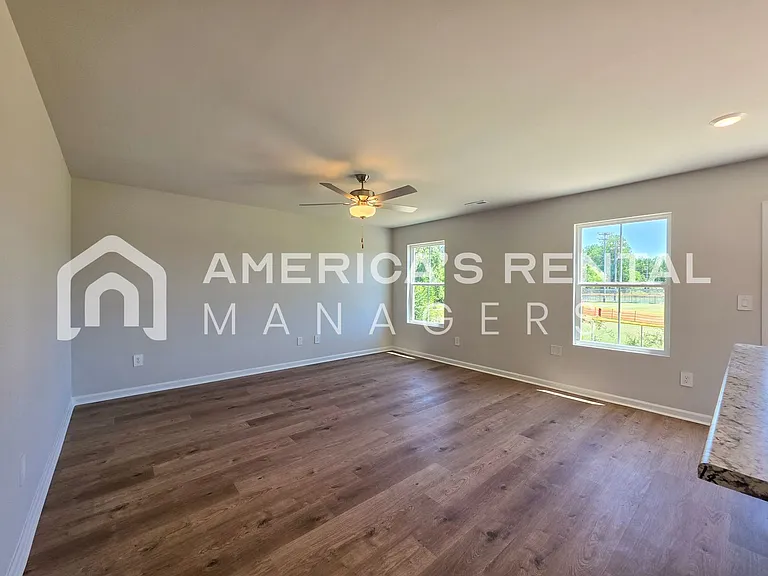 4111 Hudson Ct — Photo 8