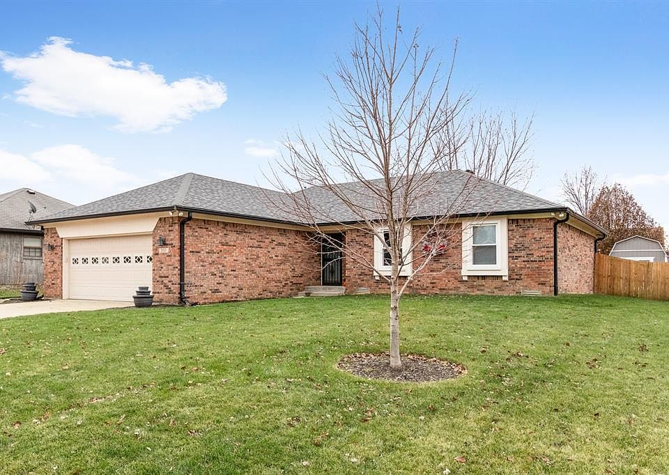 1st image of 3521 Country Walk Dr