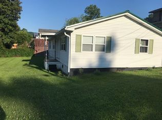 250 4th Ave W, Madison, WV 25130