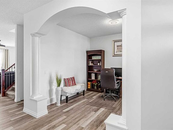 3rd image of 30 E Ranchers Cres