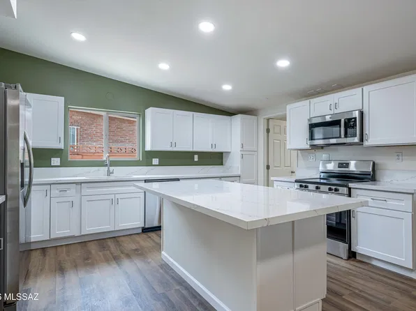 9048 E Pine Valley Dr, Tucson, AZ 85710
