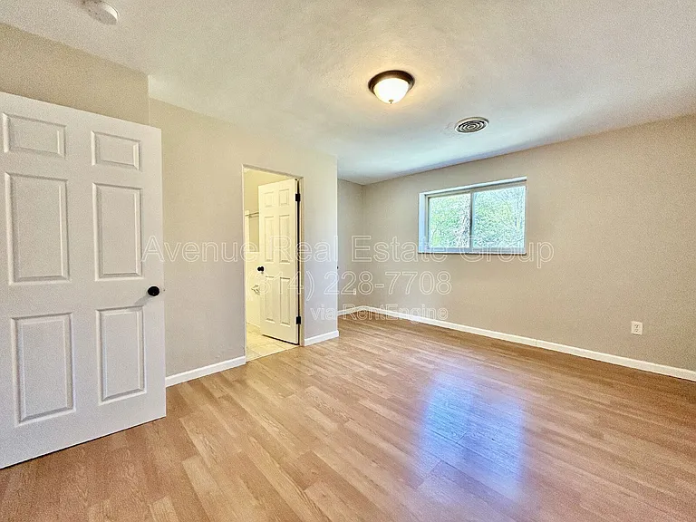 Glen Park Apartments — Photo 9