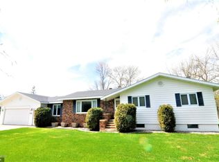 501 11th Ave SE, Roseau, MN 56751