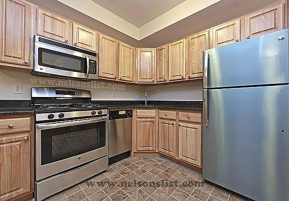 4th image of 832 Union St APT 1