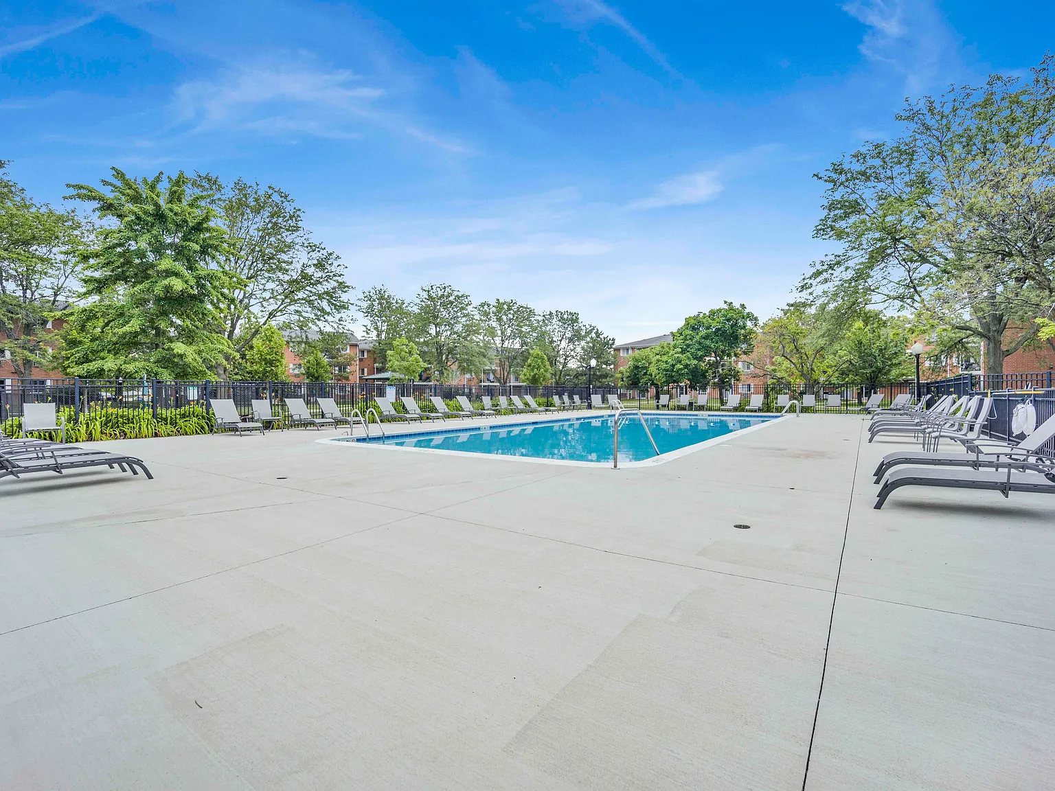 Lakehaven Apartments — Photo 3