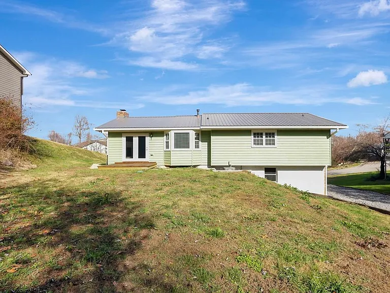 8102 Gladys Ln — Photo 26