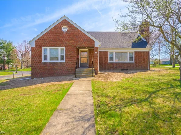 123 Hall Ave, Hubbard, OH 44425