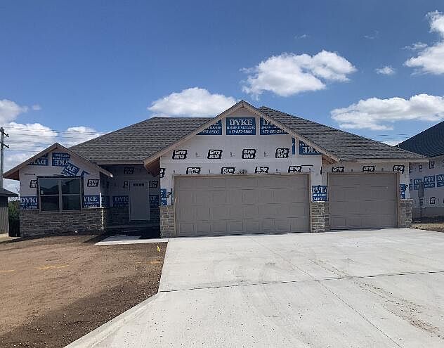1st image of 942 S Pindall Lane