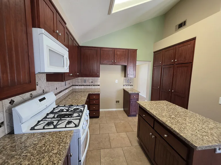 13270 Kirkwood Dr — Photo 7