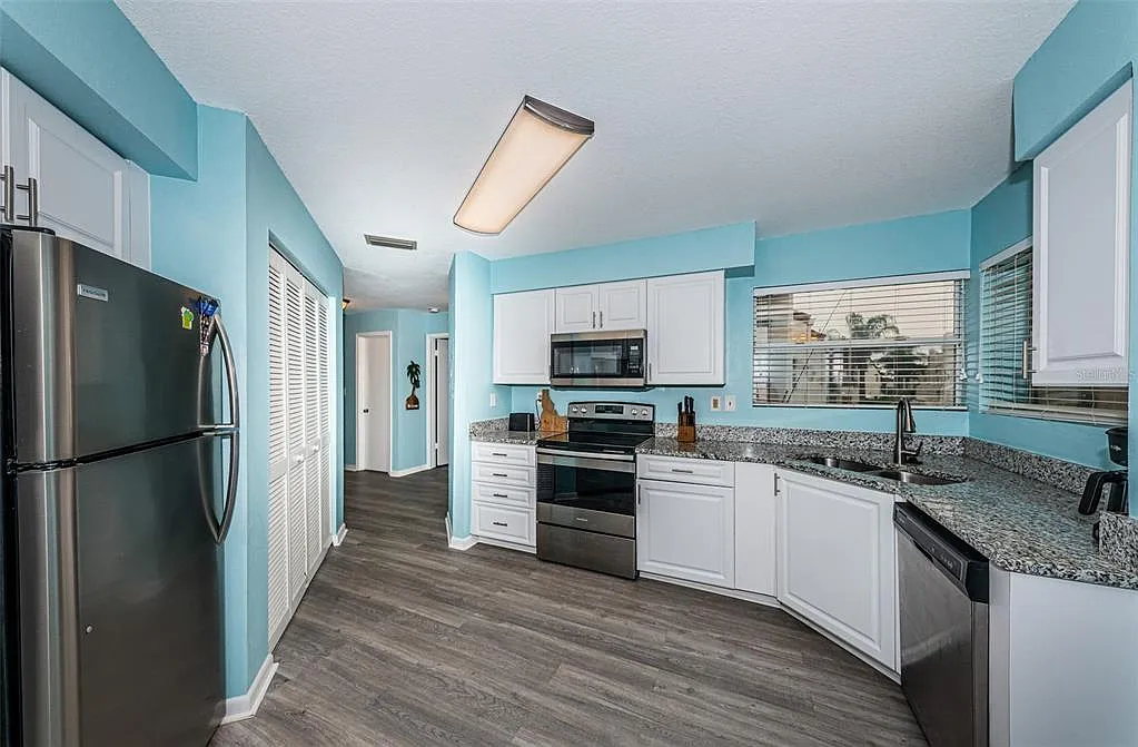 2 bed, 2.0 bath, 1070 sqft, $1,850 — Photo 2