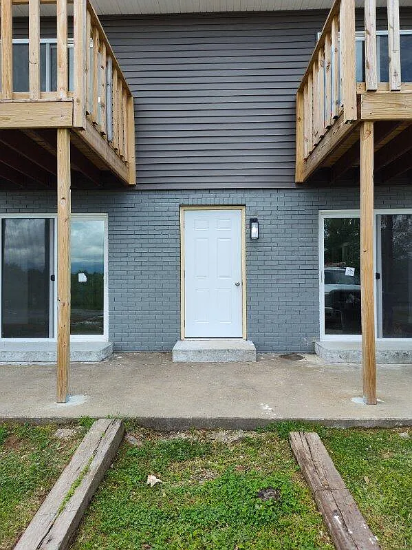 2 bed, 900 sqft, $975 — Photo 1