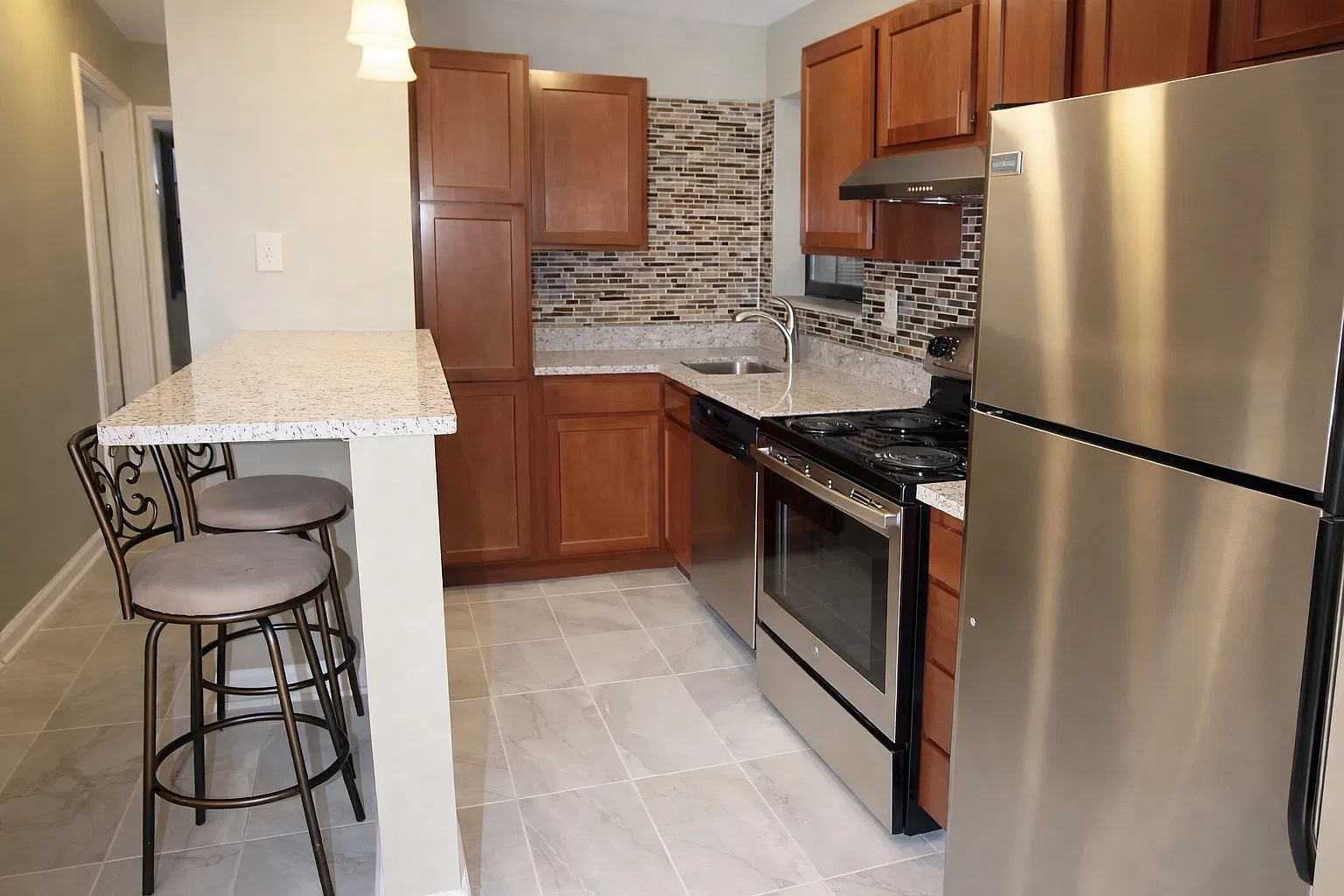 2 bed, 730 sqft, $1,919 — Photo 2