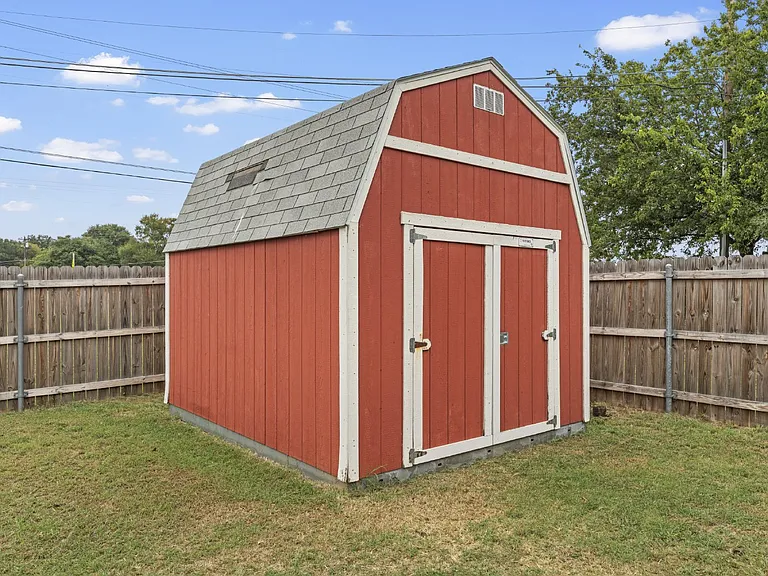 1694 McLennan Crossing Rd — Photo 32