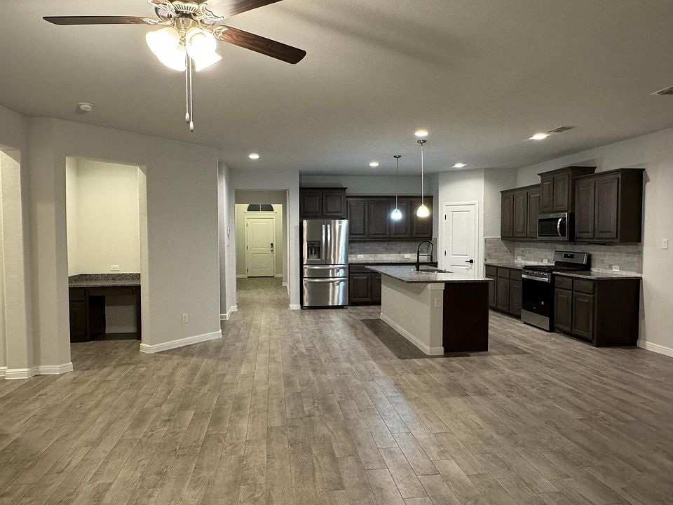 Beautiful Kitchen with open floorplan!