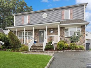 10 Sussex Rd, Bergenfield, NJ 07621