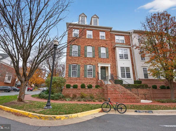 8866 Ashgrove House Ln APT 201, Vienna, VA 22182