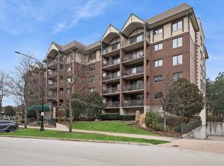 10 S Wille St APT 201, Mount Prospect, IL 60056
