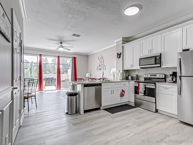 Silver Palm Dr — Photo 7