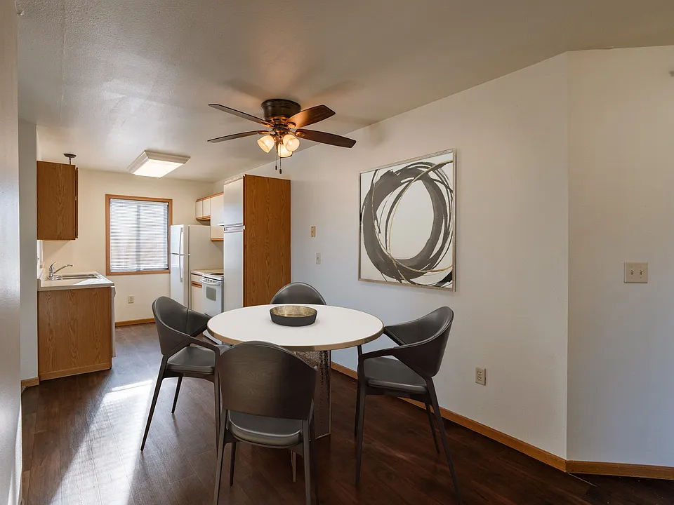 Grand Forks, ND Autumn Ridge Apartments | Dining