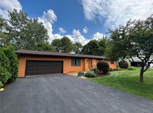 129 Oak Hollow Rd, Syracuse, NY 13214