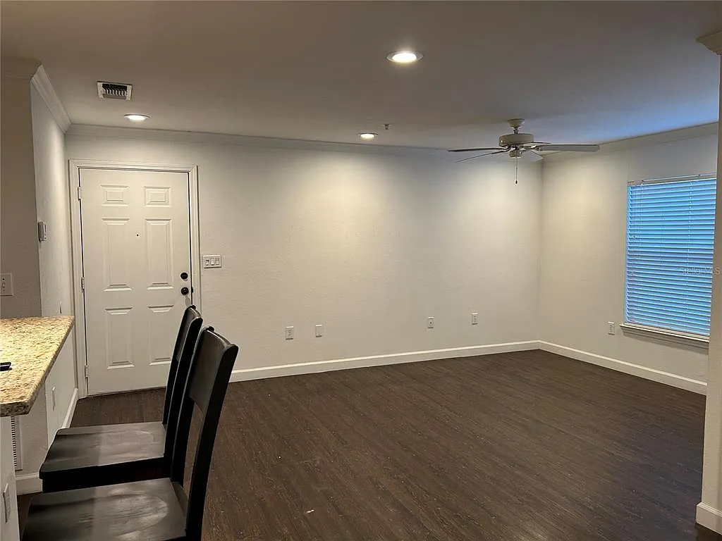 1 bed, 1.0 bath, 865 sqft, $1,390 — Photo 3