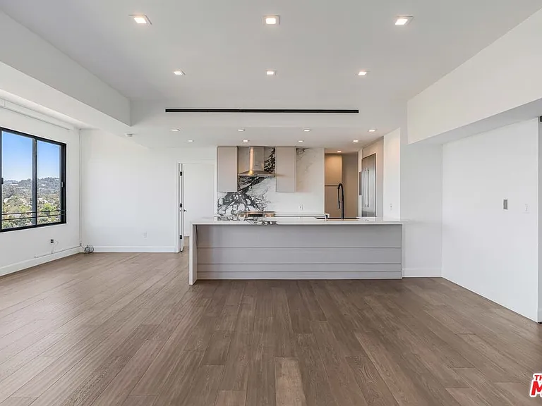 10501 Wilshire Blvd #1812 — Photo 4