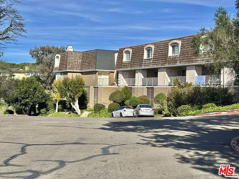 6526 Ocean Crest Dr #102 — Photo 16