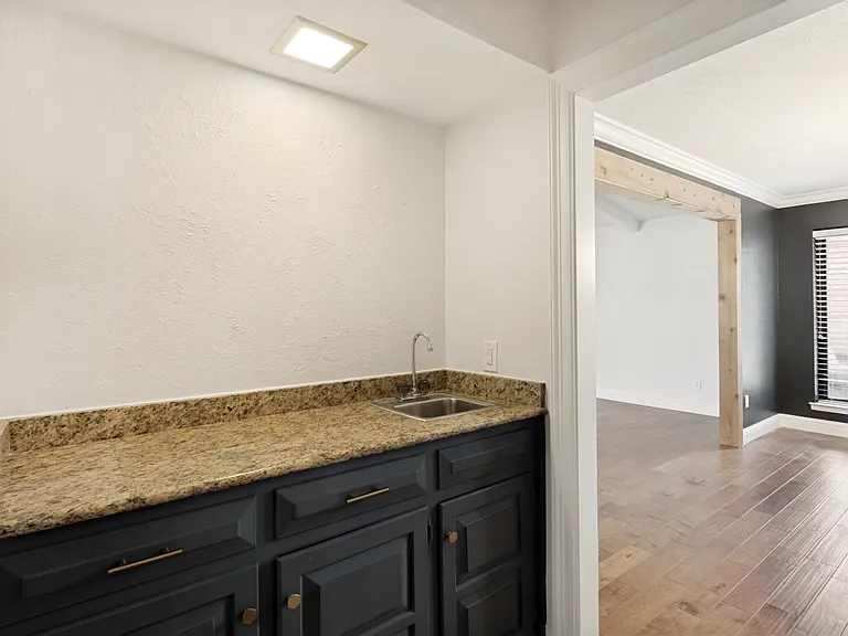 6840 Roundrock Rd — Photo 7