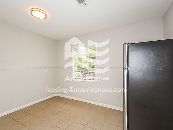 1007691_005_dining_room_12829988.jpg