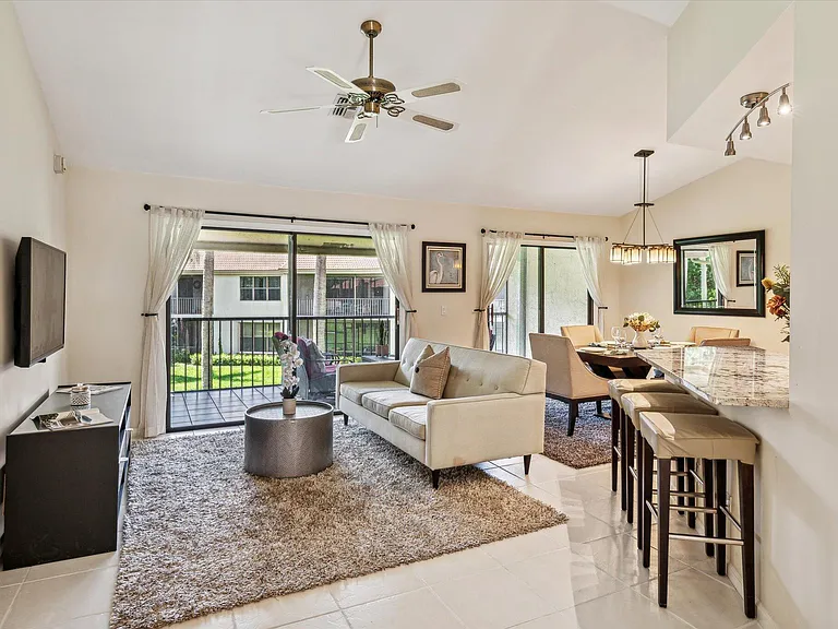 5750 Coach House Cir #G — Photo 4